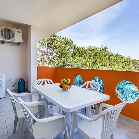 1 Bedroom Beautiful In Appartamento